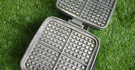 Senovinė vaflinė su užsuktais vafliais