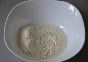 Miltų užplikymas tešlai: ingredientai puode