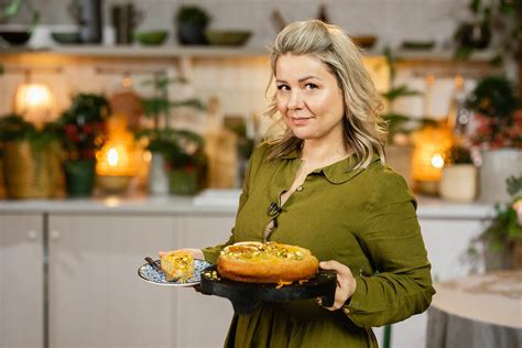 Virtų apelsinų smulkinimas virtuviniu kombainu