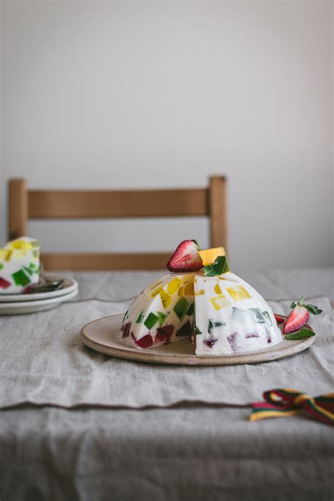 Trispalvis želė tortas