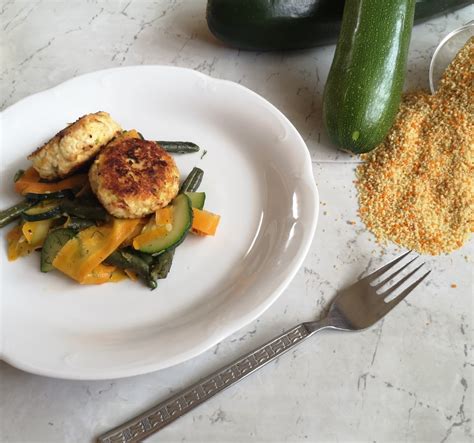 Vištienos maltinukai su grikių ir daržovių padažu