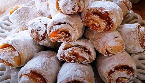 Sausainiai su uogiene ir riešutais
