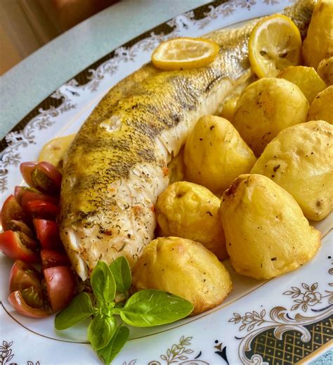 Orkaitėje keptas starkis su daržovėmis ir padažu