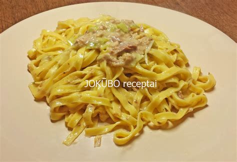 Naminiai makaronai vištienos sriuboje