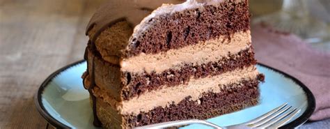 Šokoladinis maskarponės tortas šventiniame fone