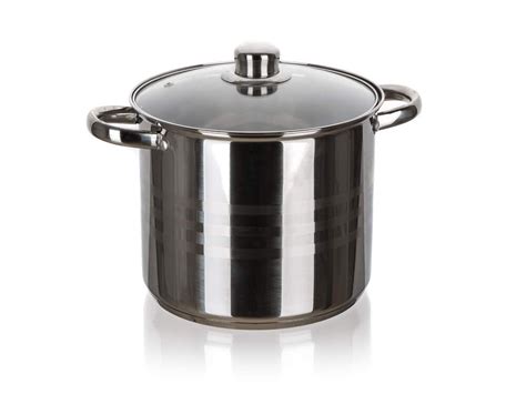 Puodas su stirnienos troškiniu ir daržovėmis