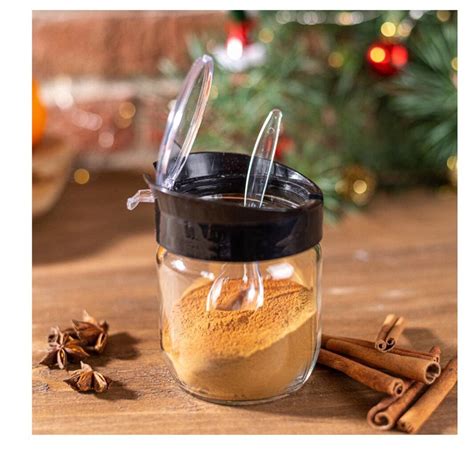 Prieskonių pakuotės ir etiketės su informacija