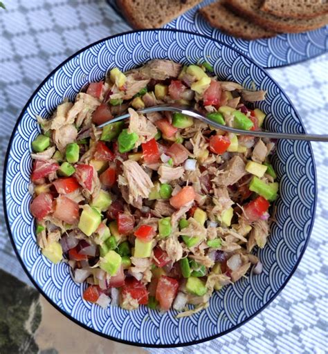 Tuno salotos sumuštinyje