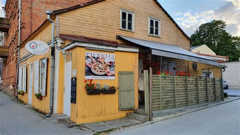 Įvairių picų ingredientų derinys