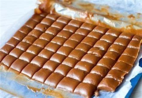 Naminiai karameliniai saldainiai su riešutais