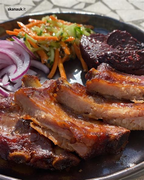 Kepti kiaulienos šonkauliukai su BBQ padažu