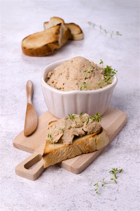 Gourmet vištienos kepenėlių užtepėlė patiekiama