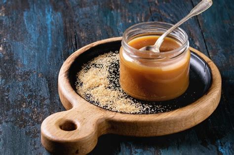 Sūdytos karamelės padažas su ledais