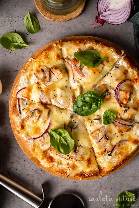 pica su trimis suriais