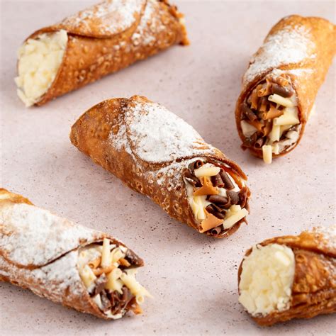 Sicilietiški Cannoli vamzdeliai su rikotos kremu
