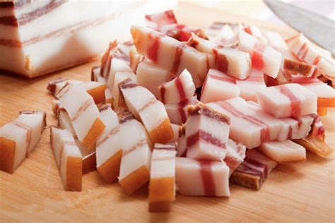 Desros pavidalo valgis iš lašinių