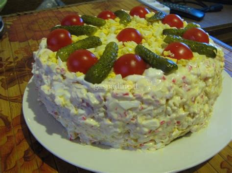 Šaltų užkandžių tortas iš mėsos gaminių
