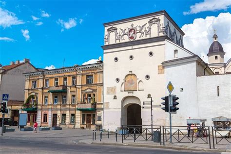 Vilniaus Aušros vartai ir senamiesčio gatvelės