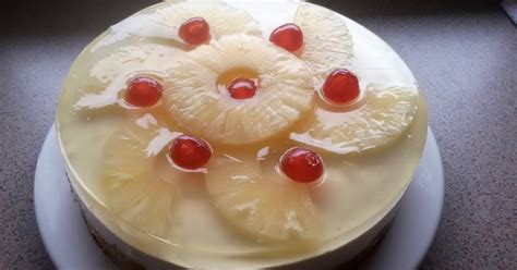 Torto „Piña Colada“ gabalėlis su kokoso drožlėmis ir ananasais