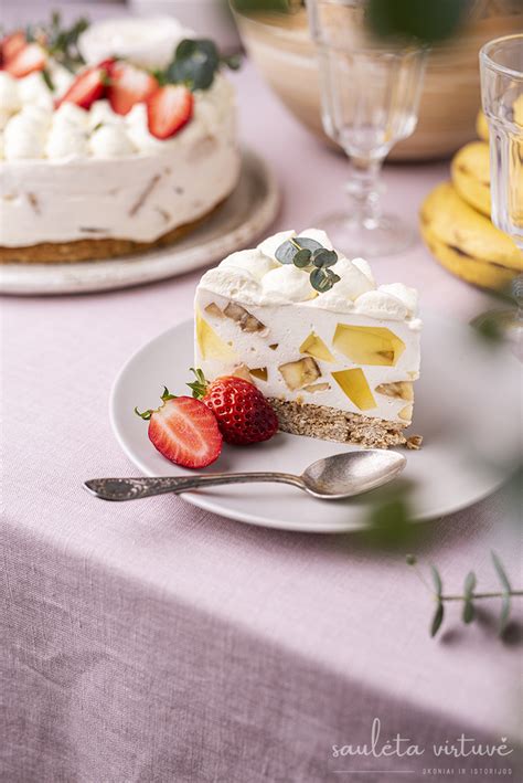 Želė tortas su bananais