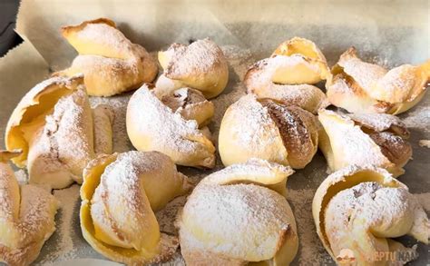 Ant stalo paruošti torto ingredientai