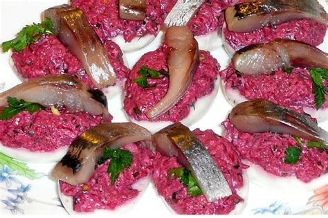 Įvairūs silkės patiekalai ir užkandžiai