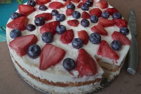 maskarponės sūrio tortas su uogomis