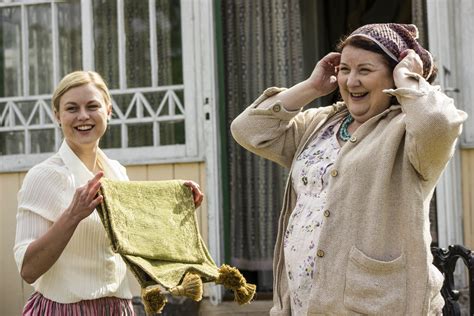 aktorė ruošiasi verksmo scenai filmavimo aikštelėje