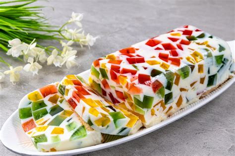 spalvingas želė tortas mozaika