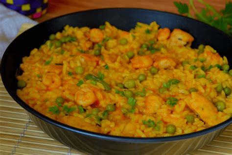 Vištienos paelija su daržovėmis