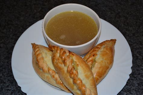 kiaulienos sultinys su kopustais