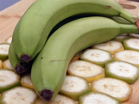 Bananų nokimo stadijos nuo žalių iki dėmėtų
