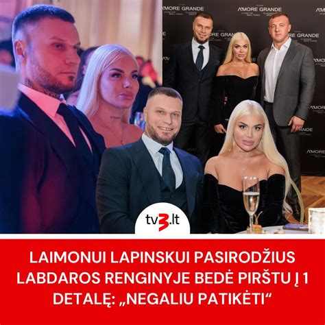 Žmonės dalijasi pyragais labdaros renginyje