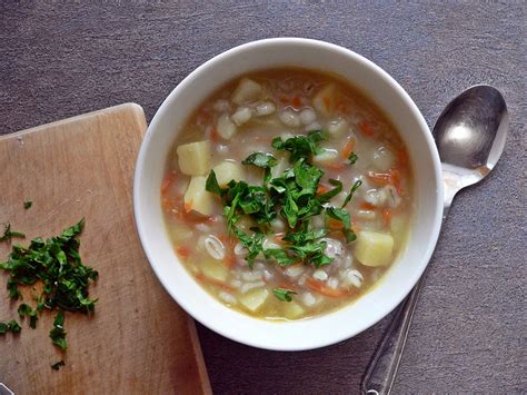 Perlinių kruopų ir agurkų sriuba