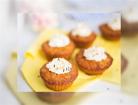 Iškepę morkų apkepo keksiukai