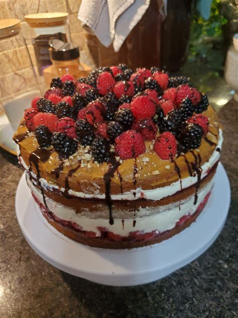 spalvingas naminis tortas su pabarstukais