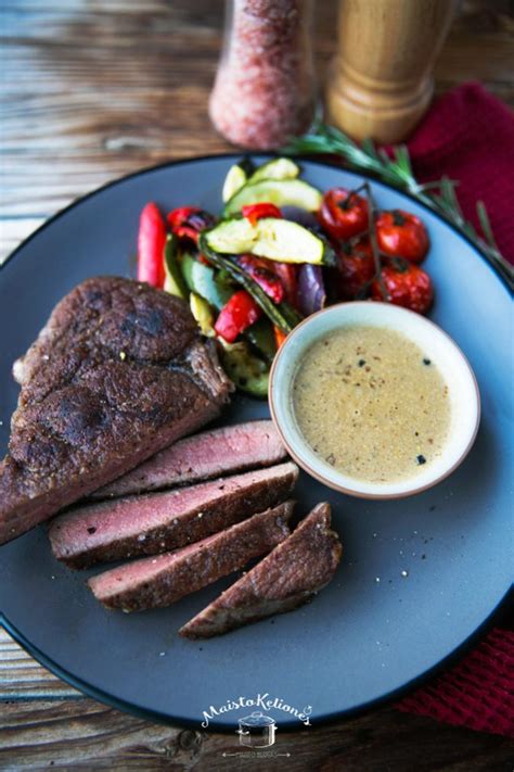 Jautienos kepsnys su lašinukais ir padažu