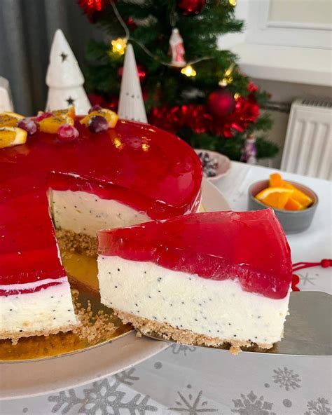 Sustingęs nekeptas tortas paruoštas patiekti