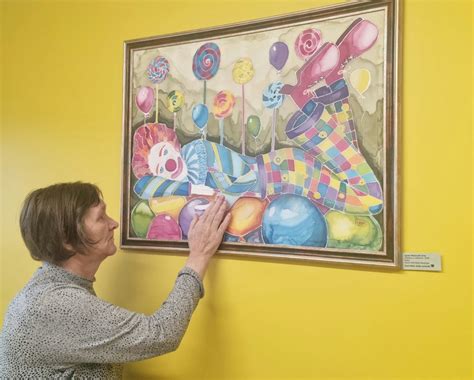 Mokinių piešiniai namelių languose tolerancijos dienai