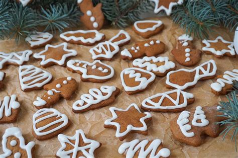 Dekoruoti kalėdiniai meduoliai