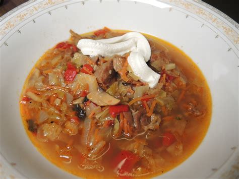 Lietuviškos kopūstų sriubos ingredientai