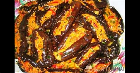 Įdarytų baklažanų puselių pateikimas