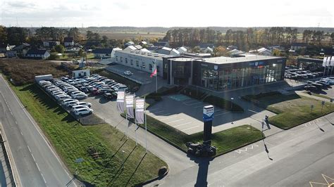 Tesla automobilio salonas su veganiška apdaila