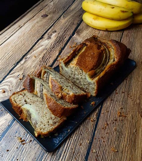 Begliutenė bananų duona ir sausainiai