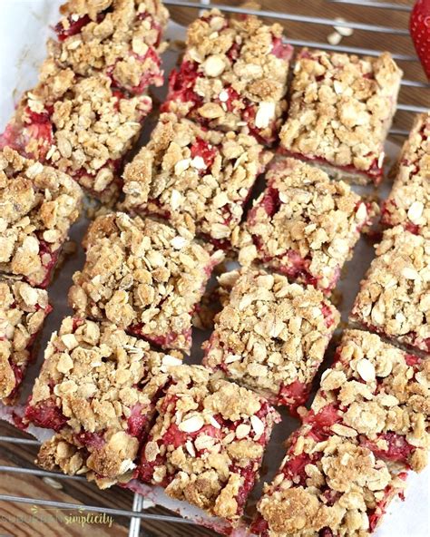 Fresh berries for oatmeal bars