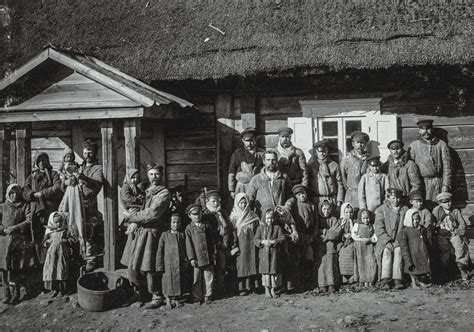 Valstiečiai pjauna rugius
