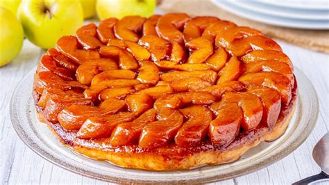Tarte Tatin procesas keptuvėje