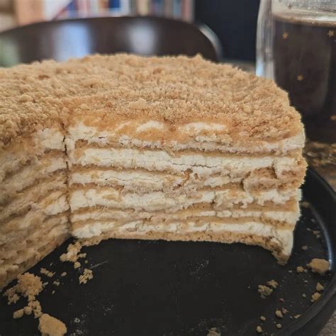 Medaus tortas su grietinės kremu