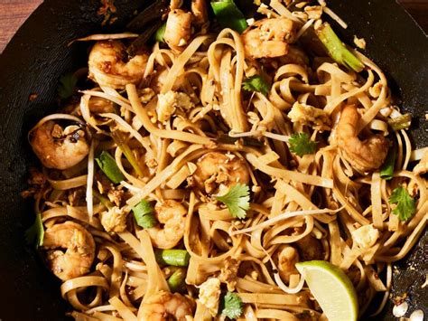 Pad Thai ingredientai ant stalo