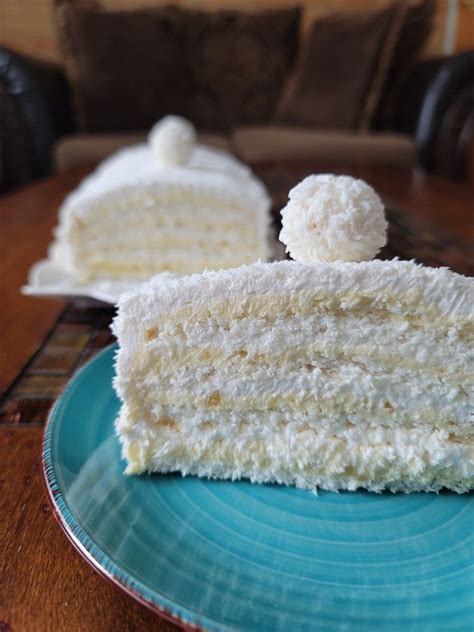 Rafaelo tortas pjaustytas gabalėliais